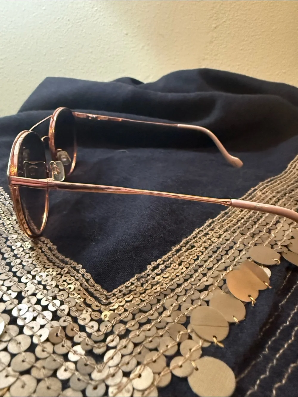 Women's Round Metal Frame Sunglasses in Rose Gold